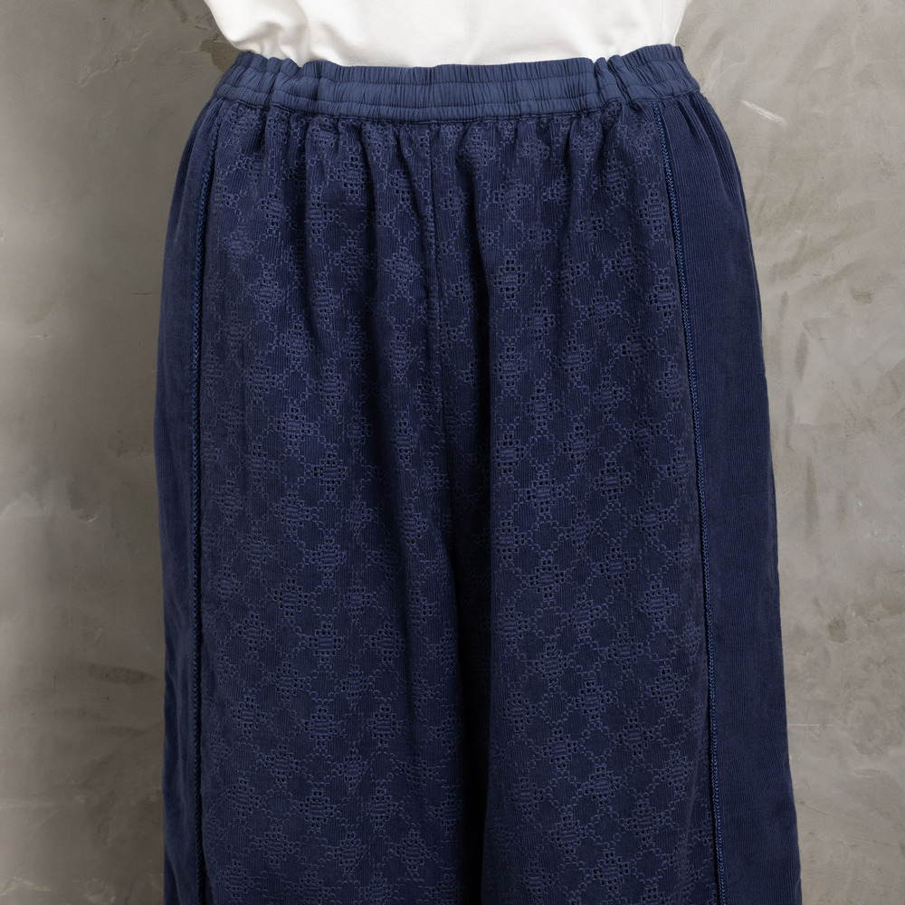 21号(6L~) コーデュロイエンブロイダリーパンツ22