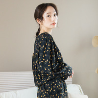 パウダーサテンチューリッププリントブラウス