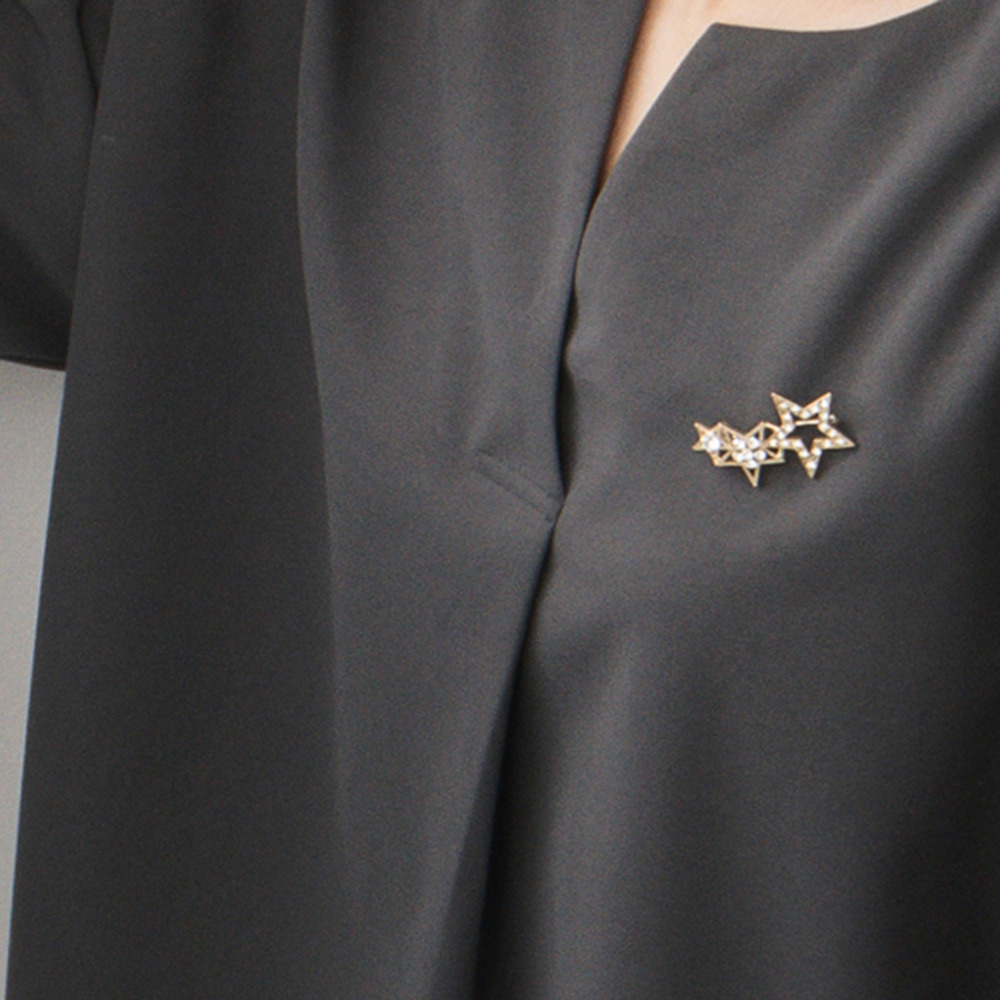 スタービジューブローチ1