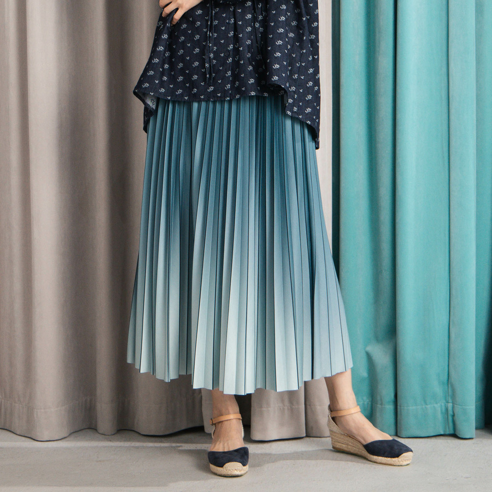 グラデーションプリーツスカート