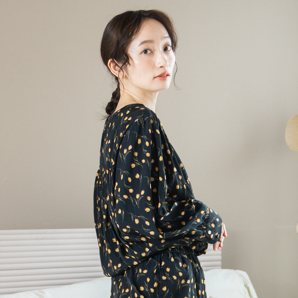 21号(6L～) パウダーサテンチューリッププリントブラウス