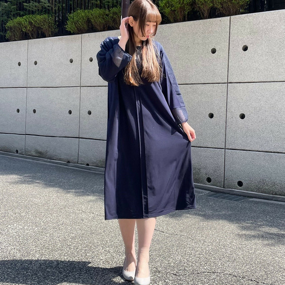 エレガントな揺れ感が魅力 上品レース切り替えワンピース 上品さとリラックス感を兼ね備えた、きれいめワンピースが登場。 ストレッチ性抜群のスムースジャージー素材を使用し、ストンとした落ち感のあるシルエッ
