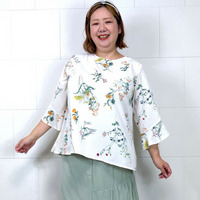 [3L][日本製]フレア袖アンティークデジンプリントブラウス