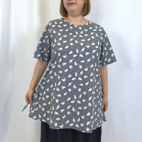 【３L-10L】猫好きさんに！リボン付きネコ柄チュニック【日本製・体型カバー・綿100％】