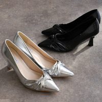 リボン付きパンプス