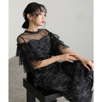 ティアードスリーブ刺繍ドレス