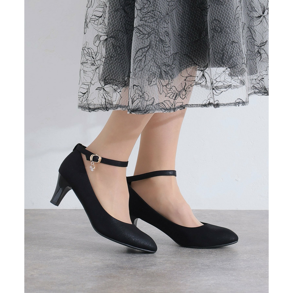 チャーム付きストラップパンプス