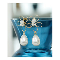 ワイヤーフラワーパールピアス