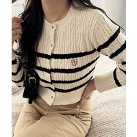 ケーブル編み刺繍ボーダーカーディガン