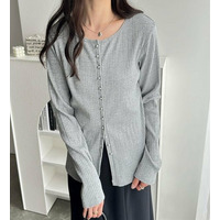 メニーボタンランダムリブトップス