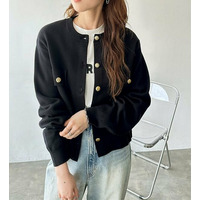 ロングシーズン使える！ゴールド調ボタンニットカーデ