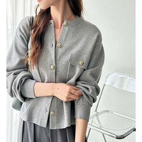 ロングシーズン使える！ゴールド調ボタンニットカーデ