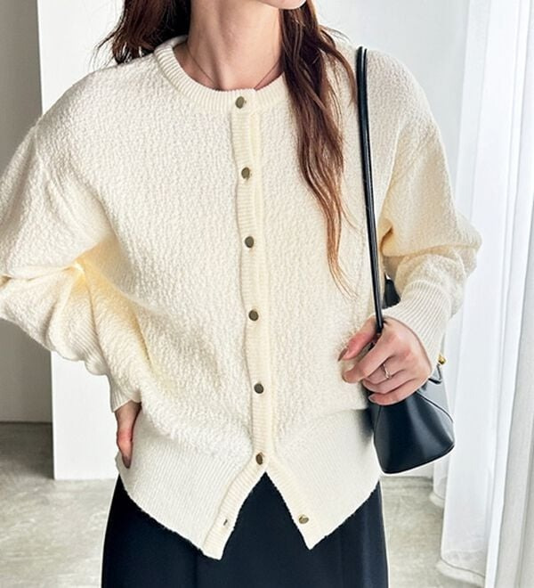 ゴールドボタン表面感クルーネックカーディガン2