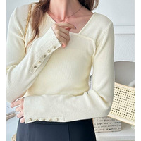 アシメネック袖ボタン付リブニット