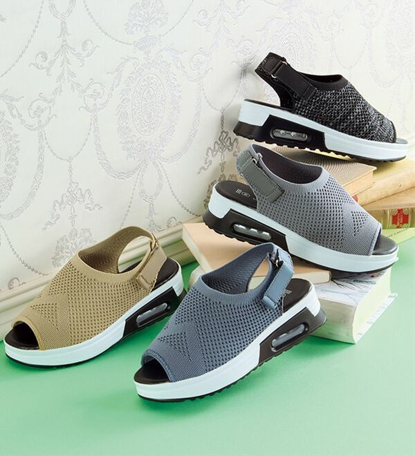 踵調整可能な４Ｅニットエアソールサンダル  