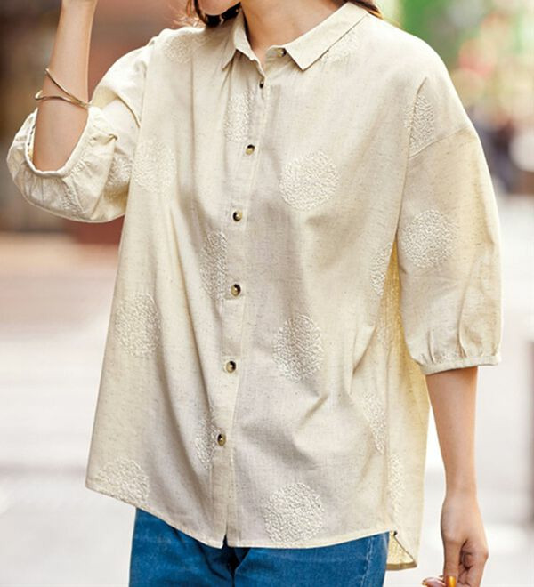 ナチュラル気分でドット刺しゅうブラウス　  