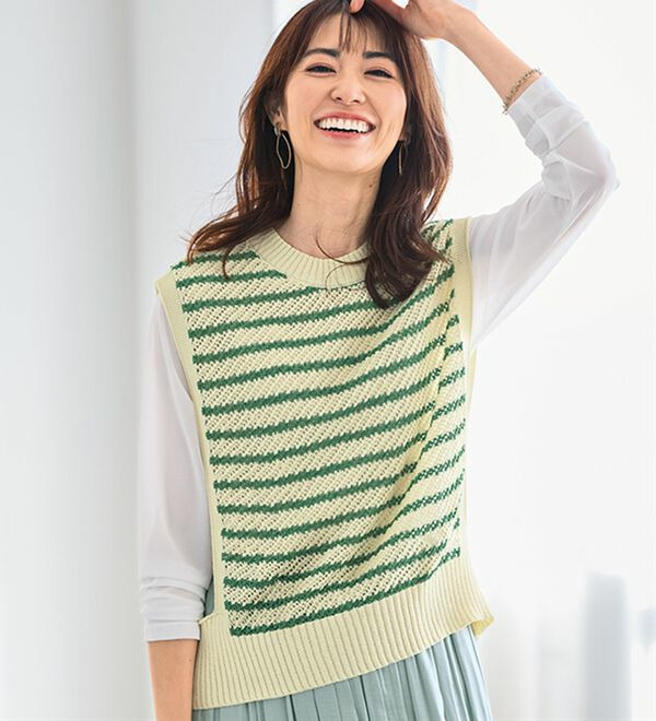 ボーダーを上品に着こなすニットベスト　　  