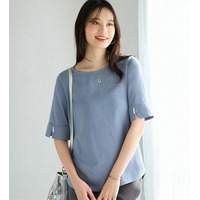 柔らか綿混素材パール調ボタンＴシャツ