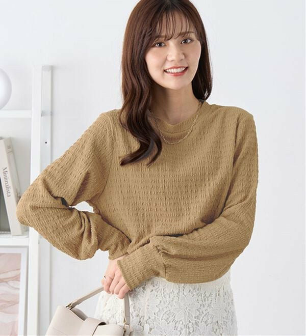 着映えが叶う!立体ジャカード素材パフ袖ゆるトップス1