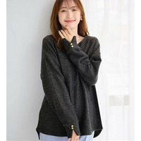 柔らかニットソー金ボタンゆるトップス