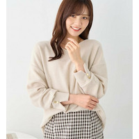 柔らかニットソー金ボタンゆるトップス