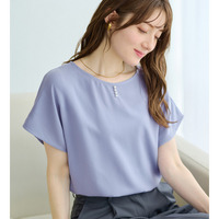 【イージーケア】パール調ボタンデザインブラウス