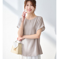 【イージーケア】パール調ボタンデザインブラウス