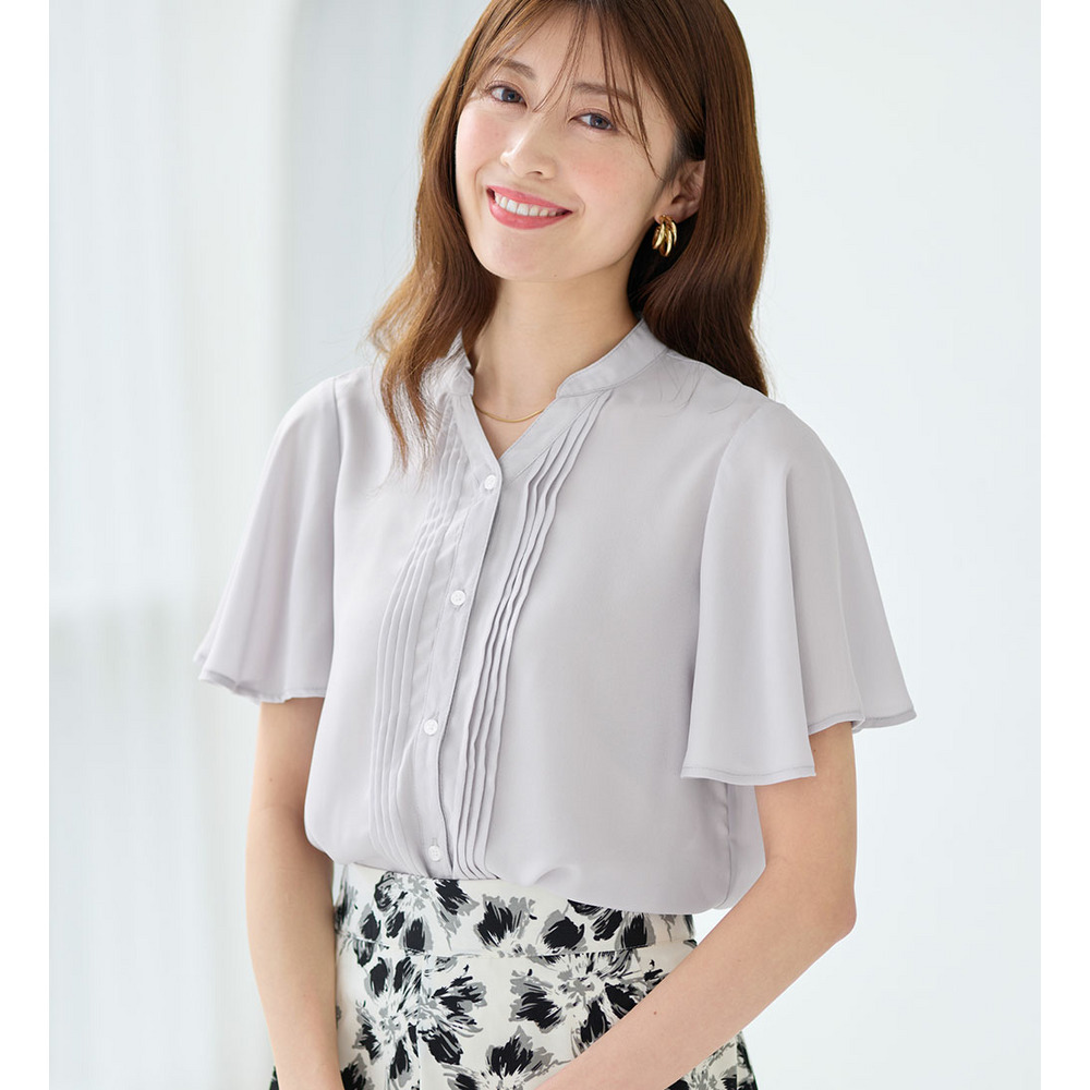 ピンタックブラウス