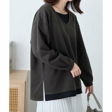 あったかレイヤード風Vネックトップス23