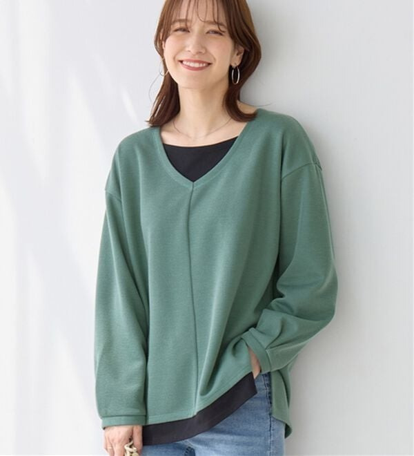 あったかレイヤード風Vネックトップス1