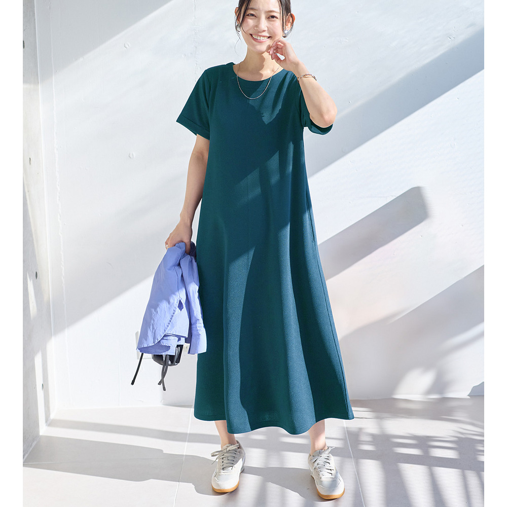 【ロング丈】ひんやり＆シワになりにくい　エンボス素材Ａラインワンピース