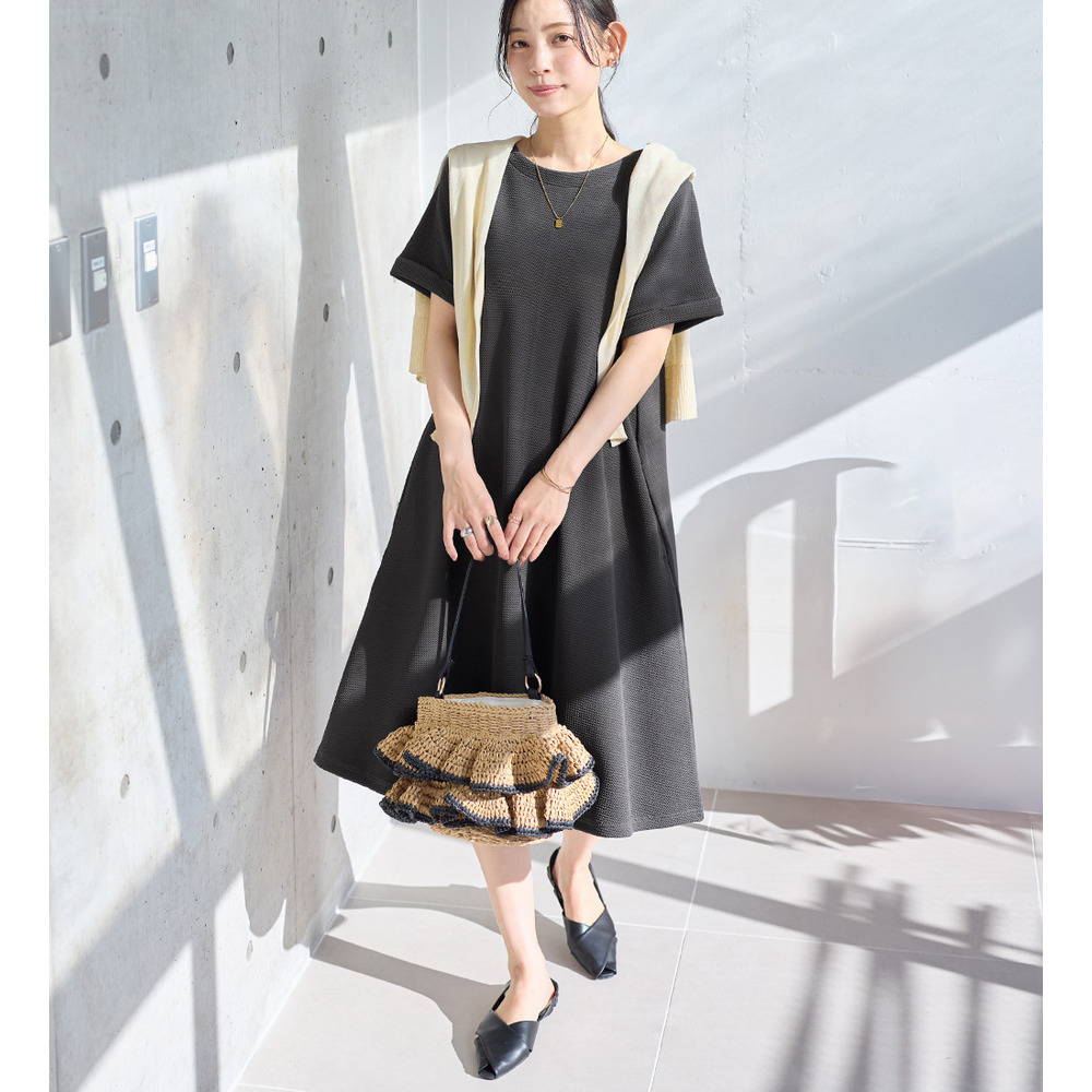 【ショート丈】ひんやり＆シワになりにくい　エンボス素材Ａラインワンピース