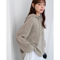 ふんわり軽いニットパーカー