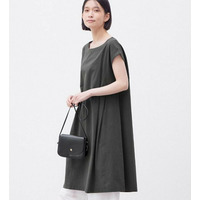 綿１００％タック使いワンピース（レギュラー丈）　大きいサイズ レディース