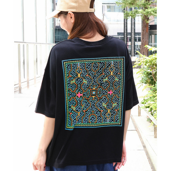 エンブロイダリータッチシピボプリントTシャツ【アリノマ/Alinoma】 エンブロイダリータッチシピボプリントTシャツ【アリノマ/Alinoma】
