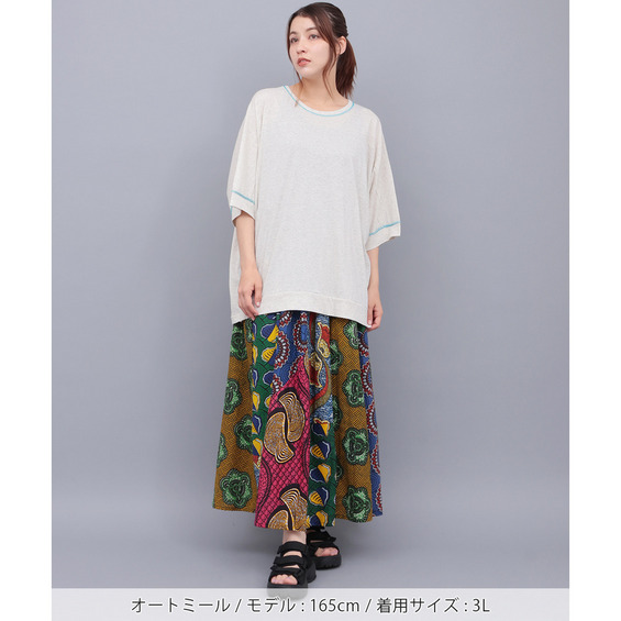 軽やかな透け感が涼しげな、シンプルなドルマンプルオーバー ■デザイン テロっと落ち感のある素材に、ほんのり透け感が絶妙。 ドルマンシルエットで抜け感もあり、大人のカジュアルな印象に仕上がります。 重ね