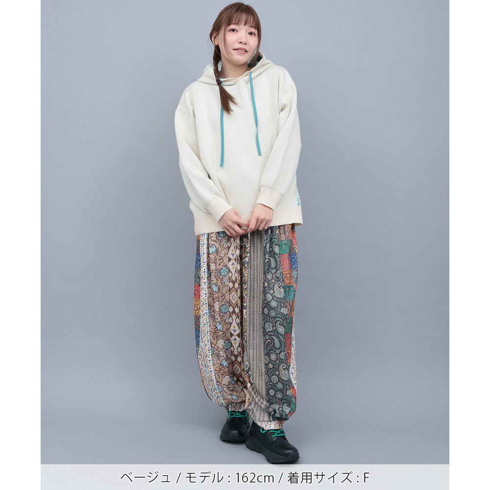 ファブリックプリント&ブラックパンツ1