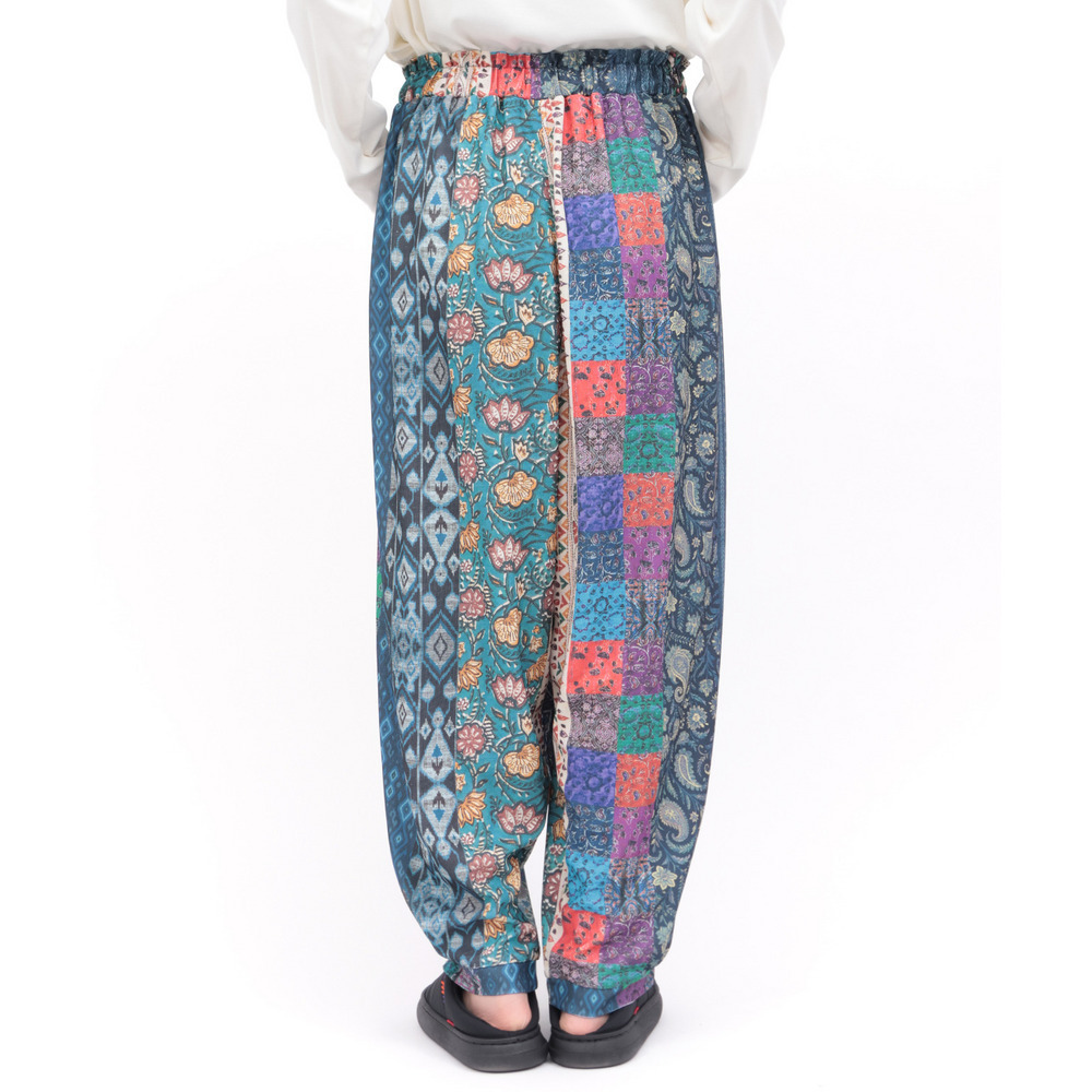 ファブリックプリント&ブラックパンツ11