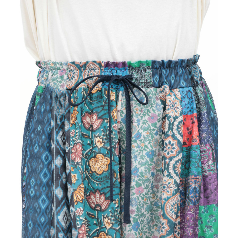 ファブリックプリント&ブラックパンツ12