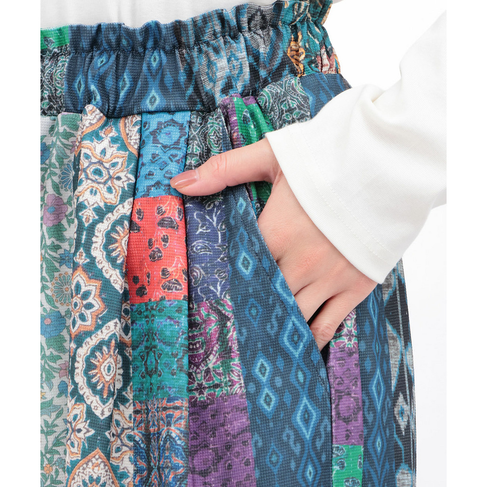 ファブリックプリント&ブラックパンツ14