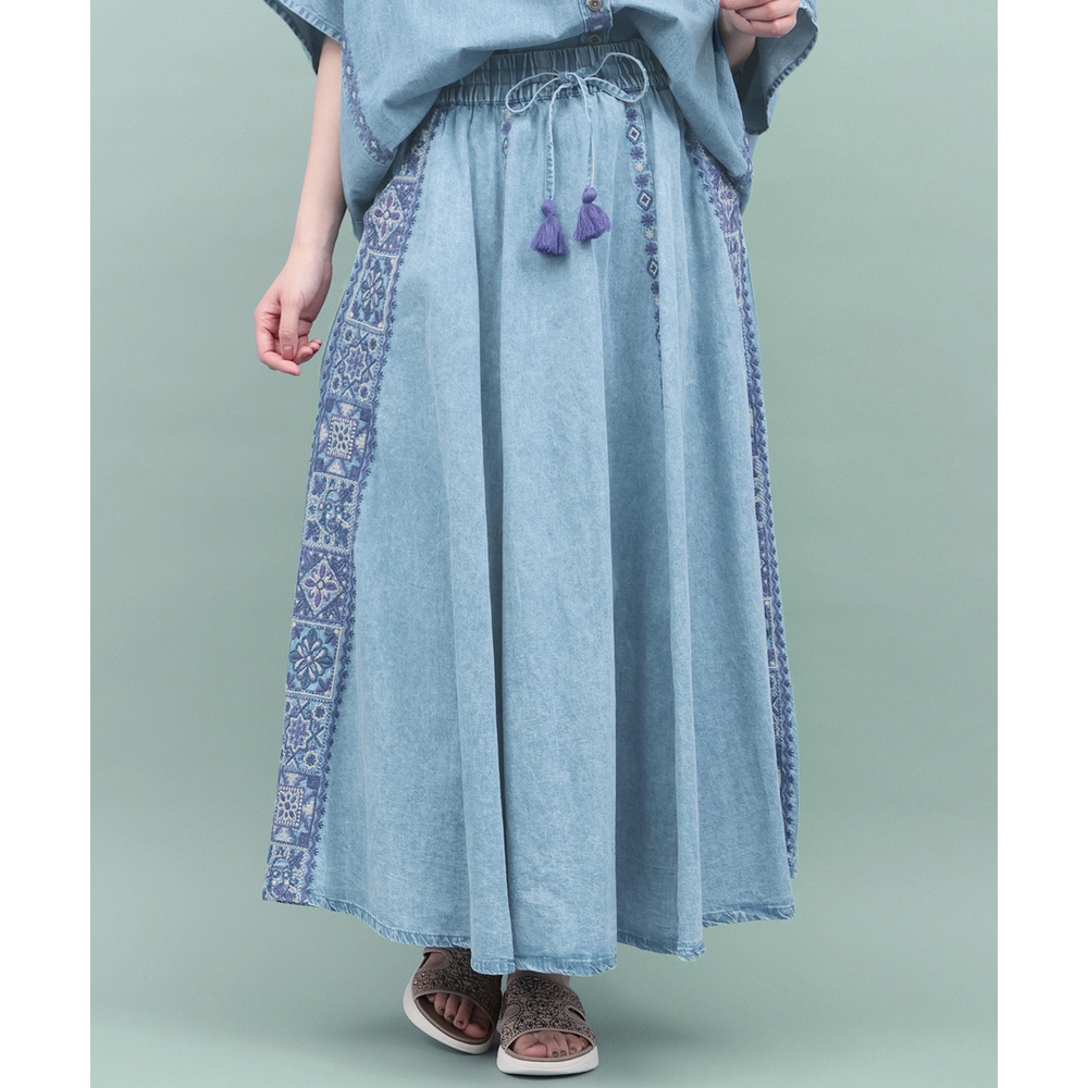 Rico ライトデニムメヒコタイル刺繍フレアスカート