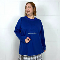 エンボスロゴ入りプルオーバー