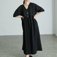 異素材切り替えVネックフレアワンピース