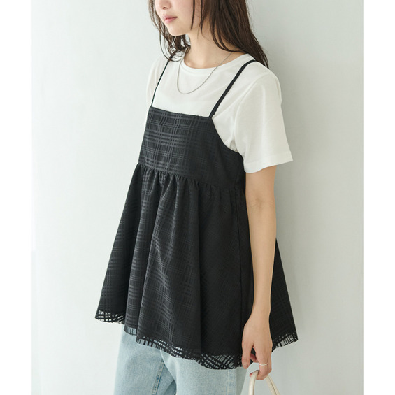 ■デザイン 旬のレイヤードスタイルが1枚で完成する、キャミソールとＴシャツがセットになった即戦力トップス。 着回し力抜群のキャミソールトップスは、バスト下から広がるぺプラムシルエットで体型カバーと女性