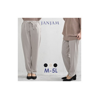 快適なストレッチ素材のドロストテーパードパンツ
