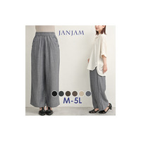 リラックス感と上品さを兼ね備えたタックワイドパンツ