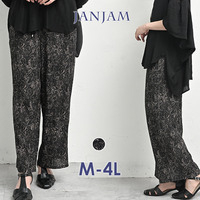 すとんとストレートに落ちるドロストワイドパンツ