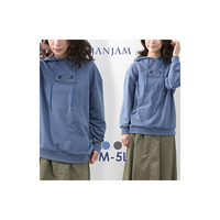 胸元の刺繍がアクセントの裏毛パーカー