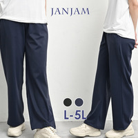 脚のラインを拾わないリラックス感のあるセミワイドパンツ