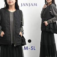 バックペプラムで甘すぎない女性らしさをプラスするキルトベスト